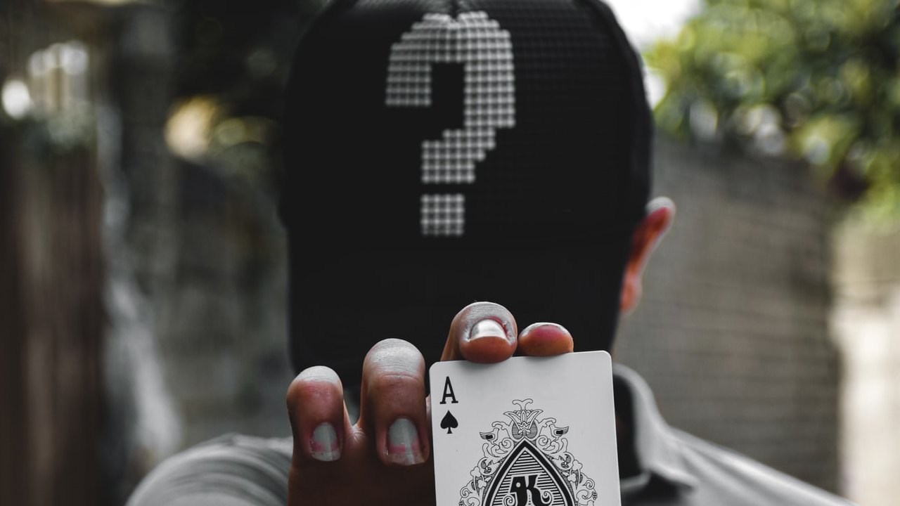 Giocatore di poker misterioso