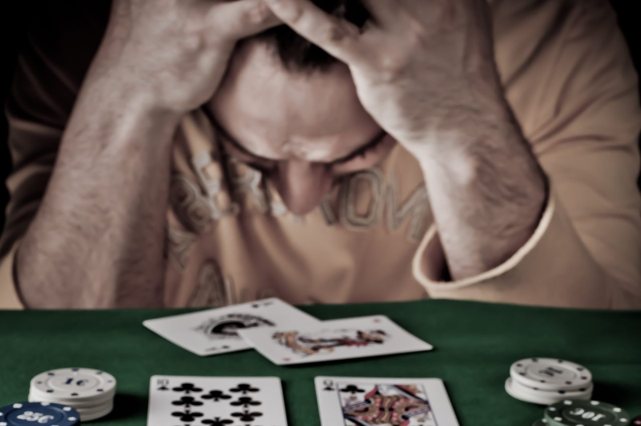 fallacia dei costi irrecuperabili nel poker