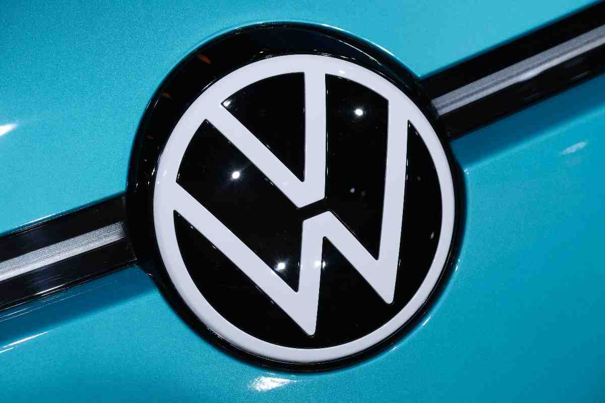 Il logo Volkswagen (foto di Sean Gallup/Getty Images)