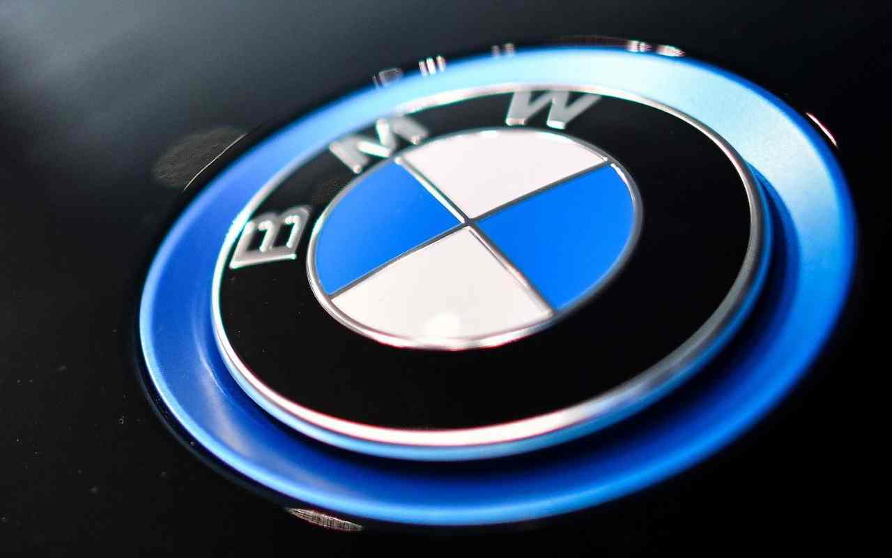 Il logo BMW (foto Ansa)