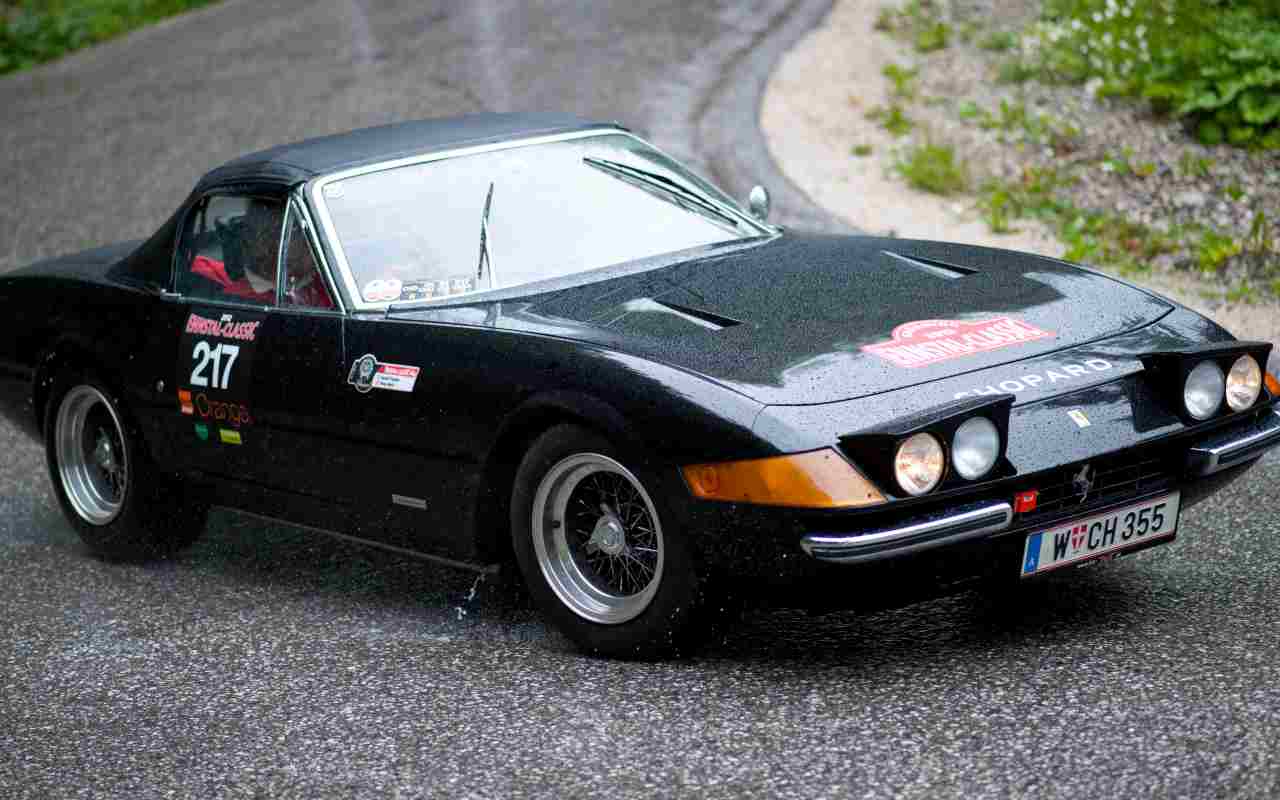 Auto, Ferrari Daytona 365 (AdobeStock)