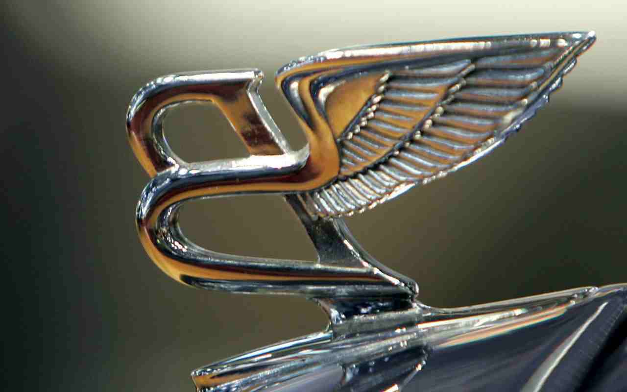 Il logo Bentley (foto Ansa)