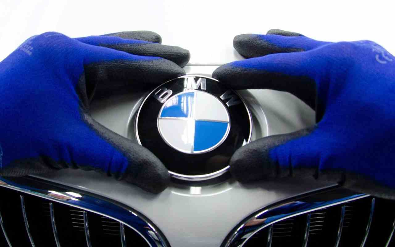 Il marchio BMW (foto Ansa)