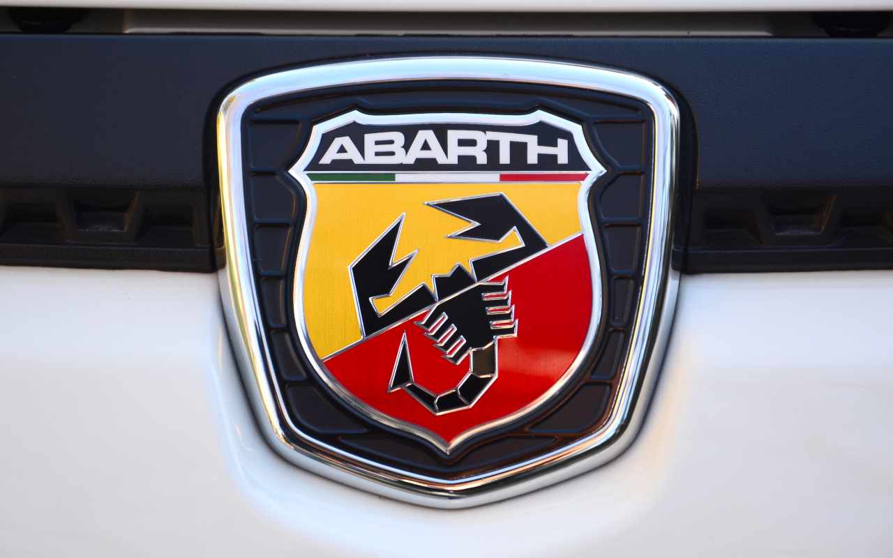Fiat 500 Abarth 695 (AdobeStock)