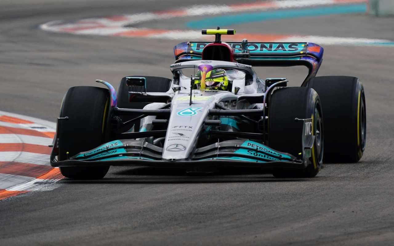 Hamilton sulla Mercedes W13 (ANSA)