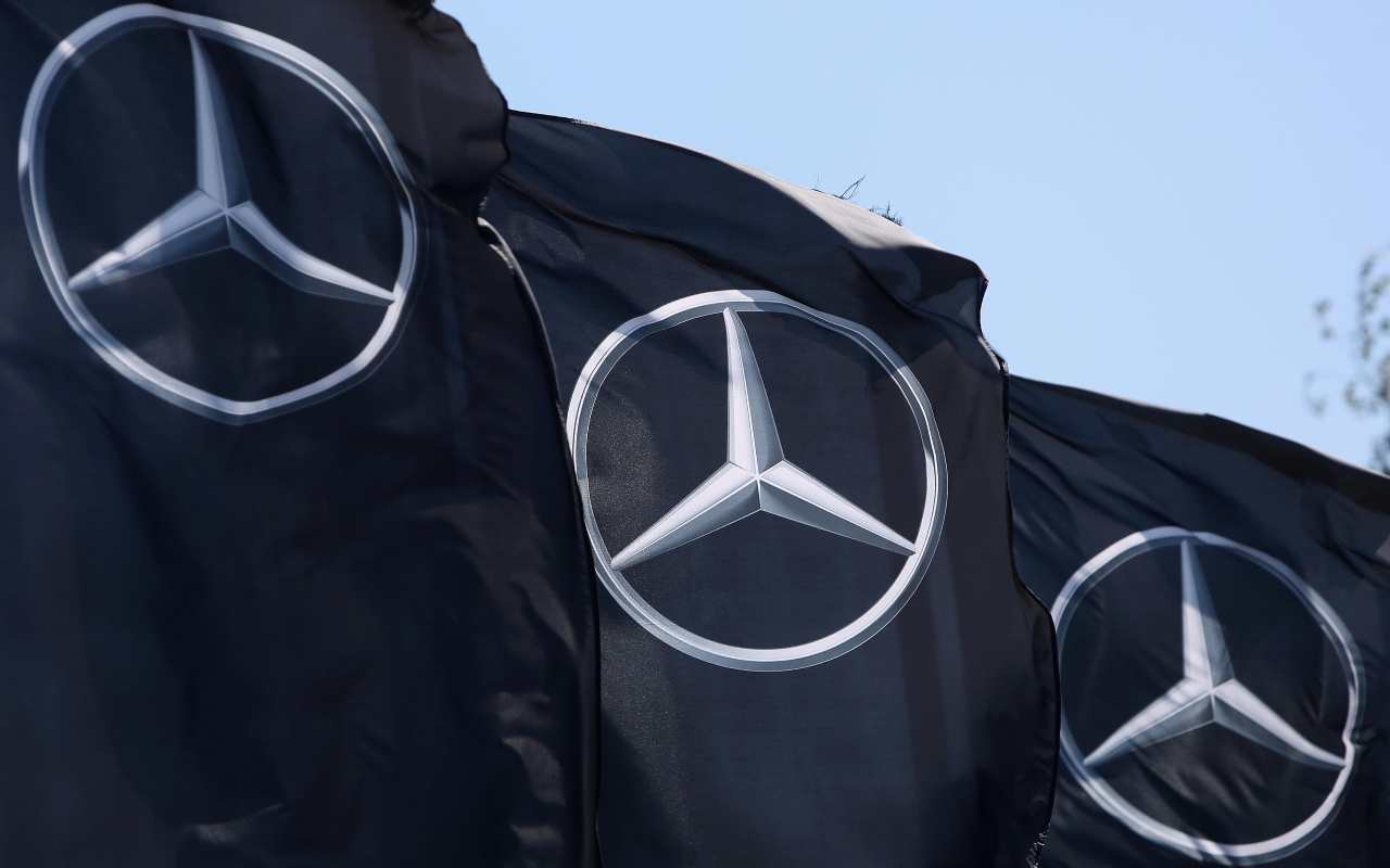 Il logo Mercedes (ANSA)