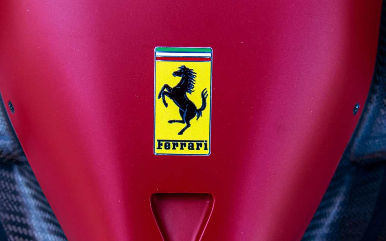 Il particolare del muso Ferrari (foto ufficiale)