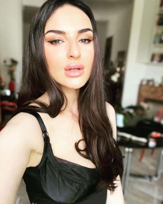 Arisa (Instagram)