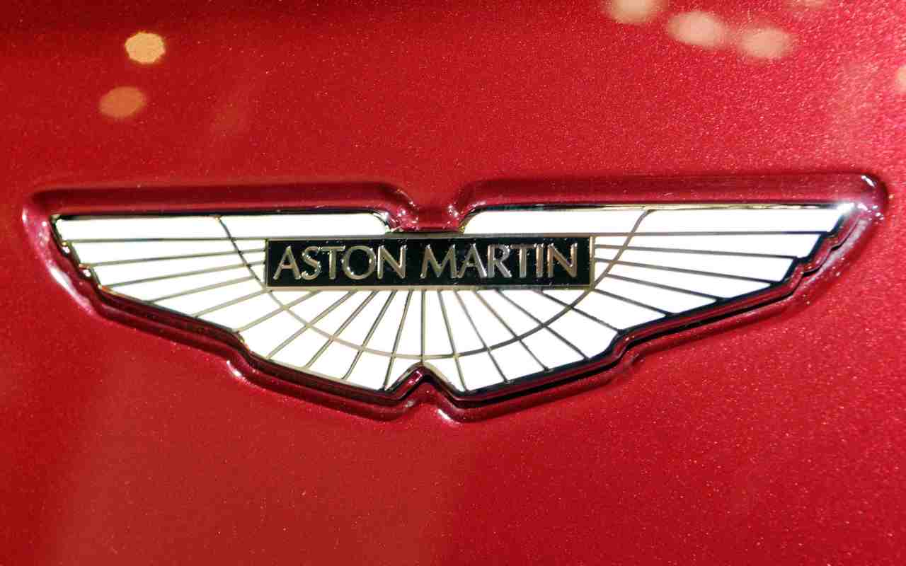 Il logo Aston Martin (ANSA)