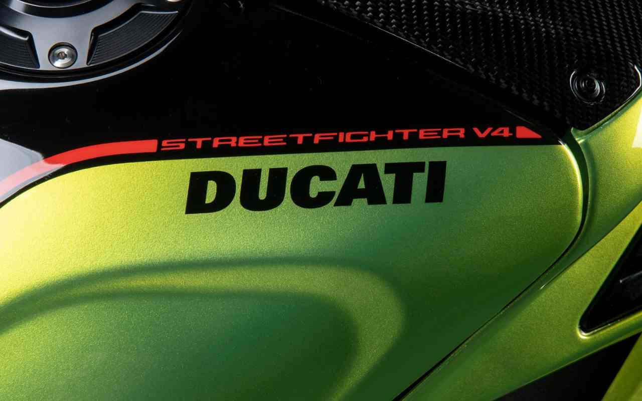 Il logo Ducati sulla V4 (foto ufficiale)