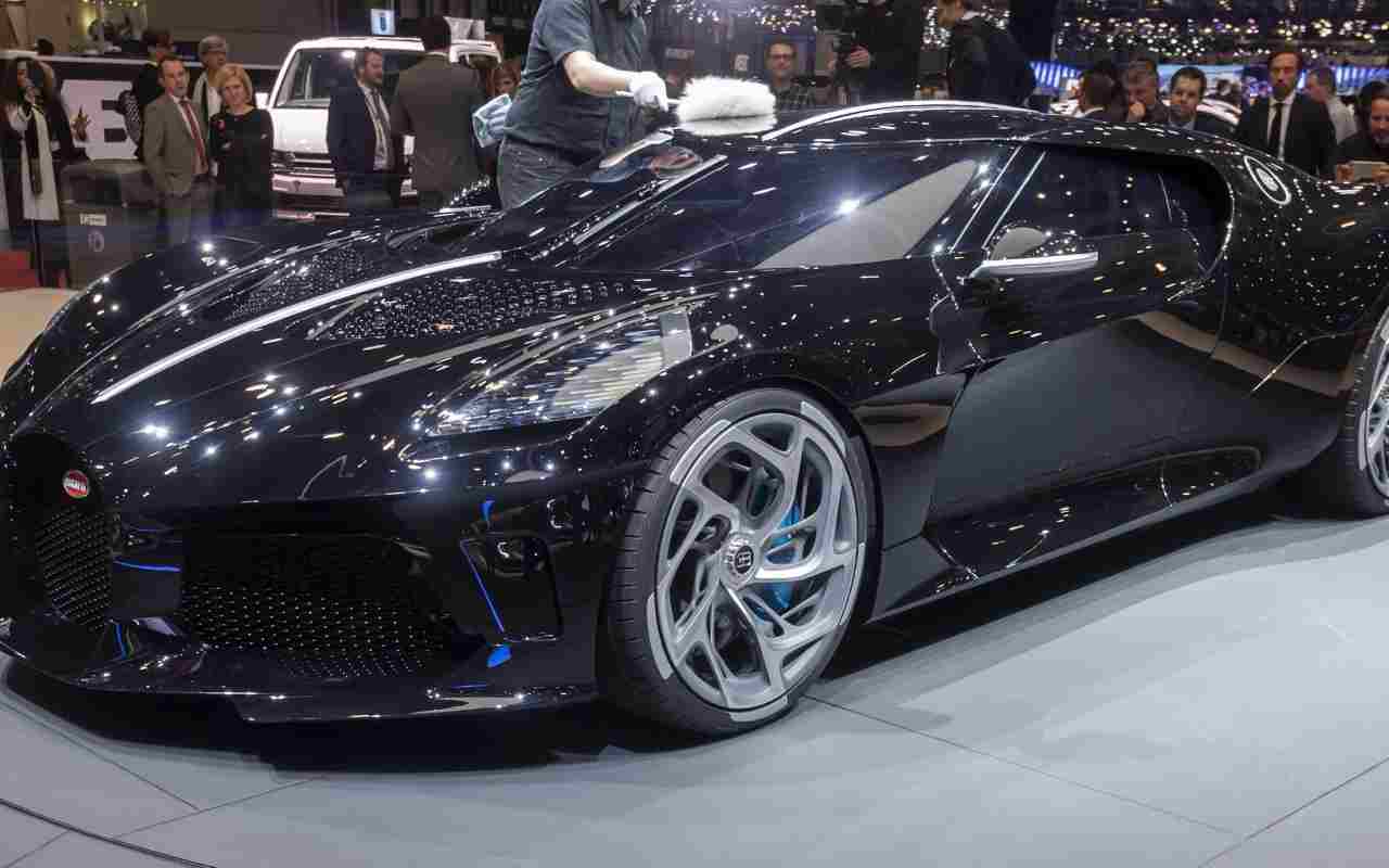 La Bugatti tra le auto più costose del mondo (Ansa foto)