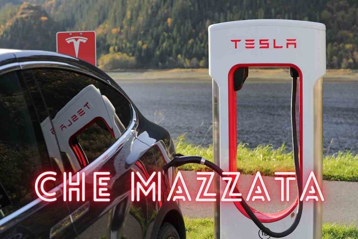 Tesla, mazzata dalla grande rivale: si rischia il collasso totale